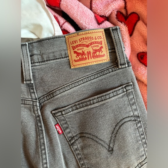 Levi’s Wedgie Straight Jeans - Picture 5 of 9